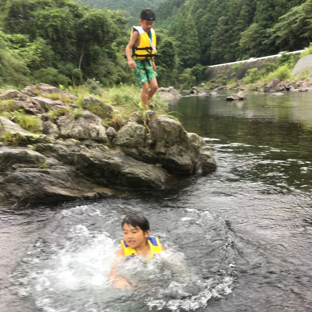 川遊びや釣り体験