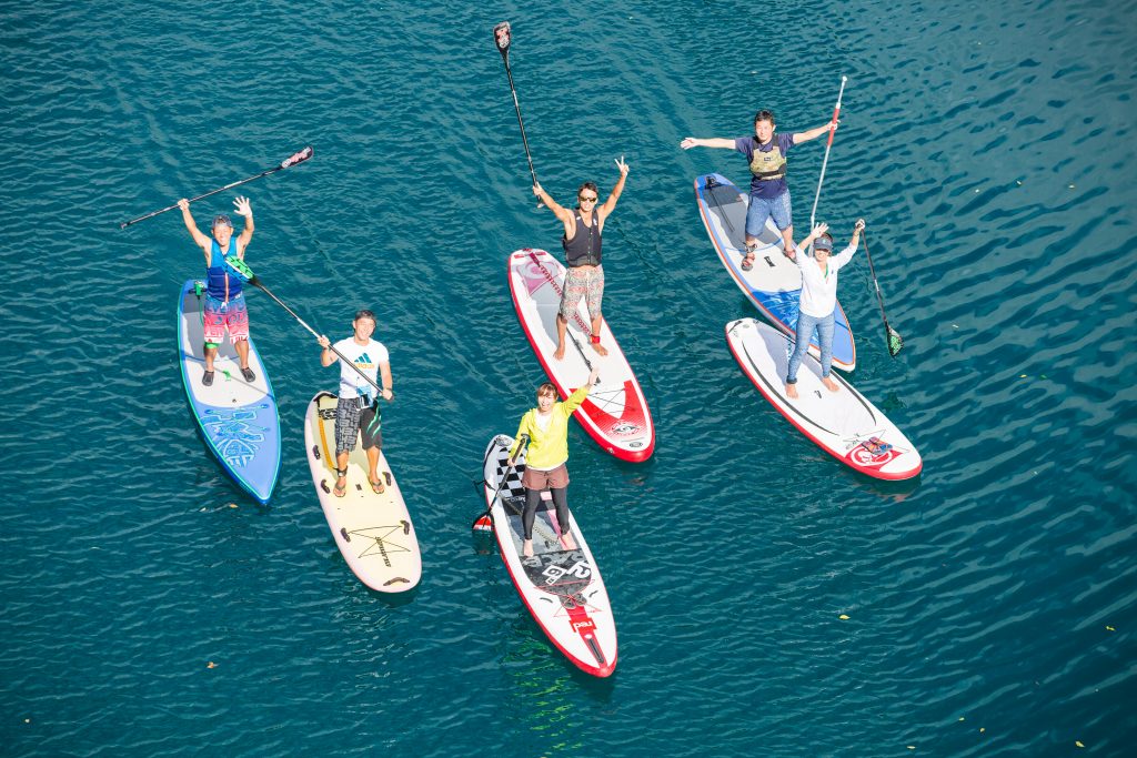 浅瀬での水遊びからロングツーリング